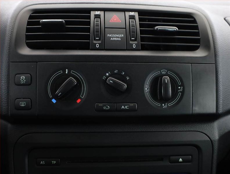 Škoda Fabia (2014) Ambiente 1.2 TSI, Serv.kniha - fotka 12 z 17