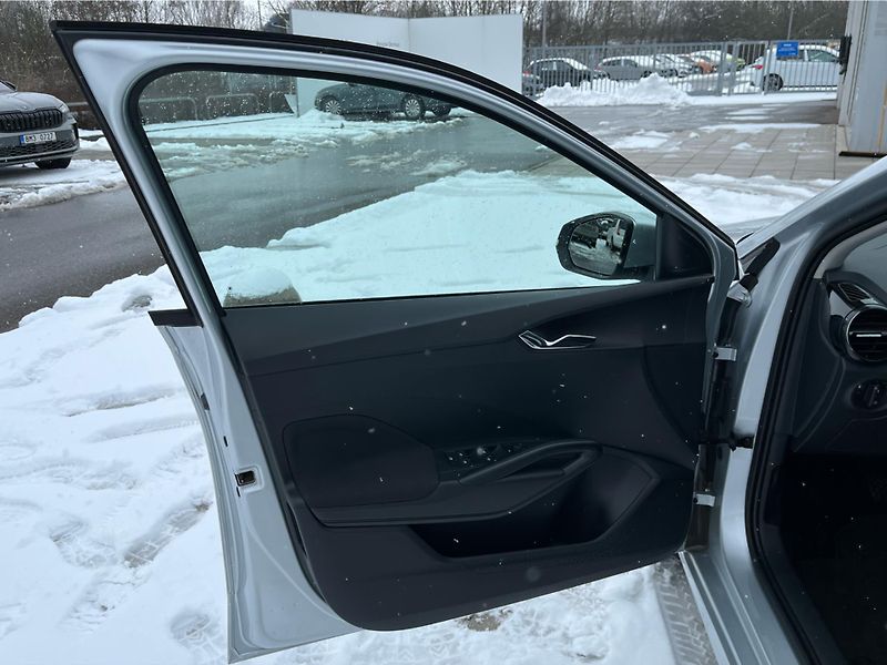 Škoda Fabia 1.0 MPI 59 kW Selection - fotka 21 z 26