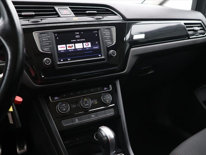 Volkswagen Touran 2,0 TDI 110kW DSG Sound 7-Míst - fotka 21 z 34