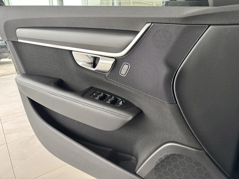 Volvo S90 D4 Aut*140kW*LED*Kamera*Tažné - fotka 30 z 33