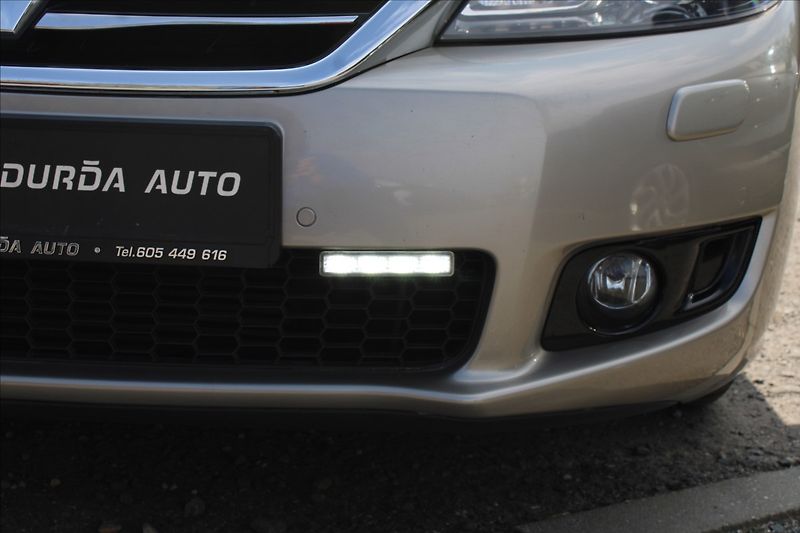Renault Latitude 2,0 dCi  NOVÉ V ČR,AUTOMAT - fotka 28 z 30