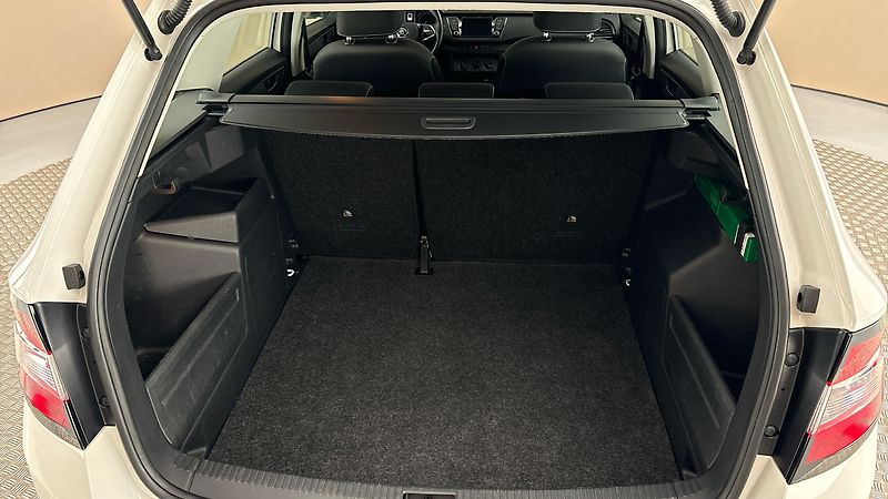Škoda Fabia 1.0 TSI Ambition Combi - fotka 17 z 25