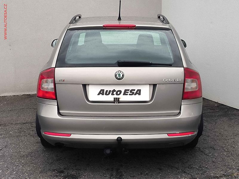 Škoda Octavia (2012) 2.0 TDi, ČR, AC, TZ - fotka 5 z 16