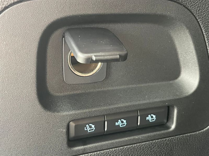 Ford S-MAX 2.0 EB Titanium LED manuál - fotka 35 z 58