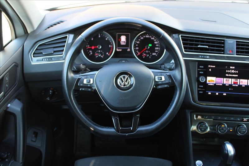 Volkswagen Tiguan 2,0 TDI  1.MAJ,A/T,4x4,R-LINE - fotka 10 z 41
