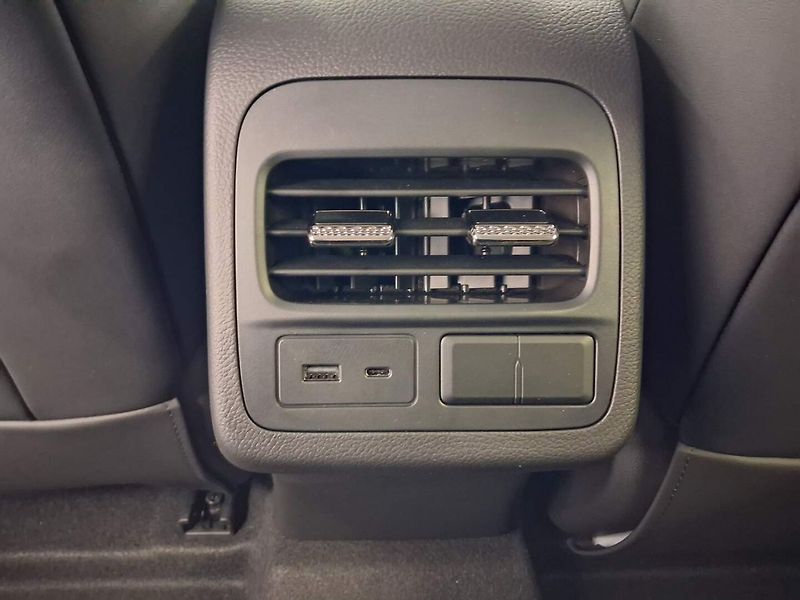 Omoda 5 (2026) Premium 1.5 tGDI HEV - fotka 26 z 28