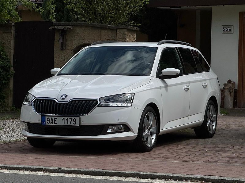 Škoda Fabia 1.0Tsi 70kW 1.MAJ ČR TAŽNÉ  - fotka 3 z 23
