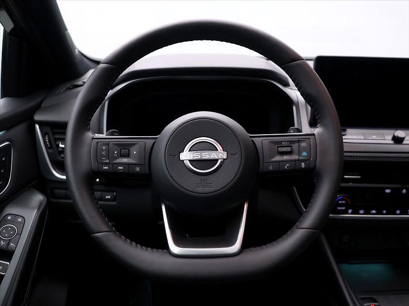 Nissan Qashqai 1,3 DIG-T 116kW 4x4 Tekna CZ D - fotka 21 z 37