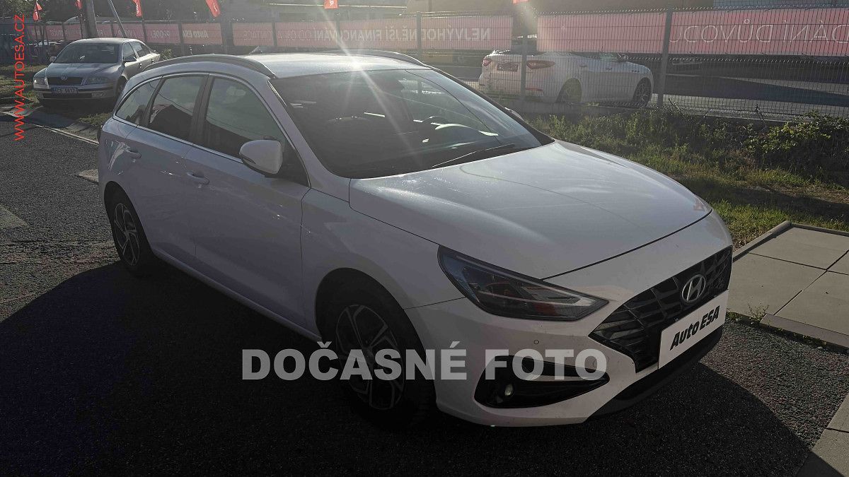 Hyundai i30 1.5TGDi, 1.maj,ČR, navi, LED