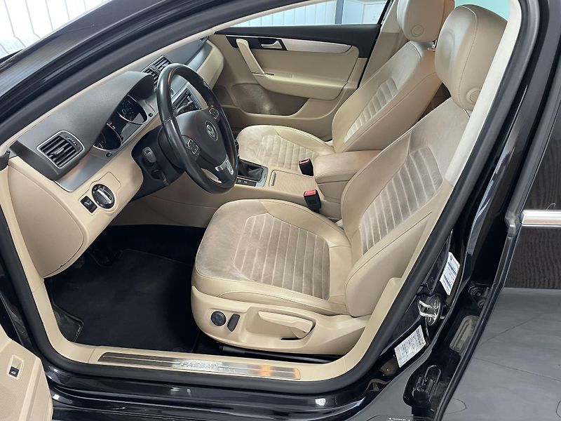 Volkswagen Passat 2.0 TDi 4x4 ČR 6M NAVI XENON - fotka 19 z 27