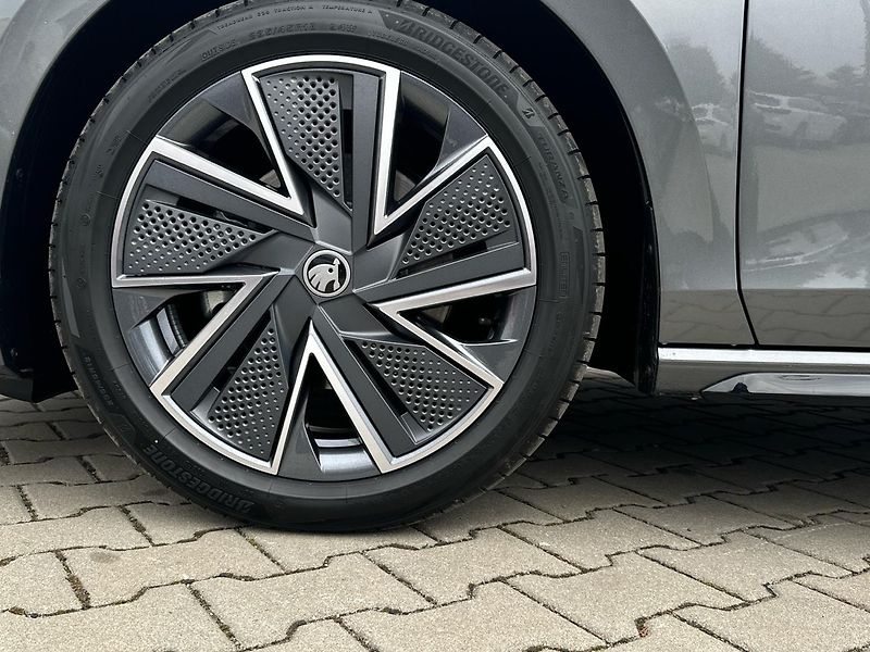 Škoda Superb Combi Sportline 2,0 TDI 110 kW - fotka 10 z 24