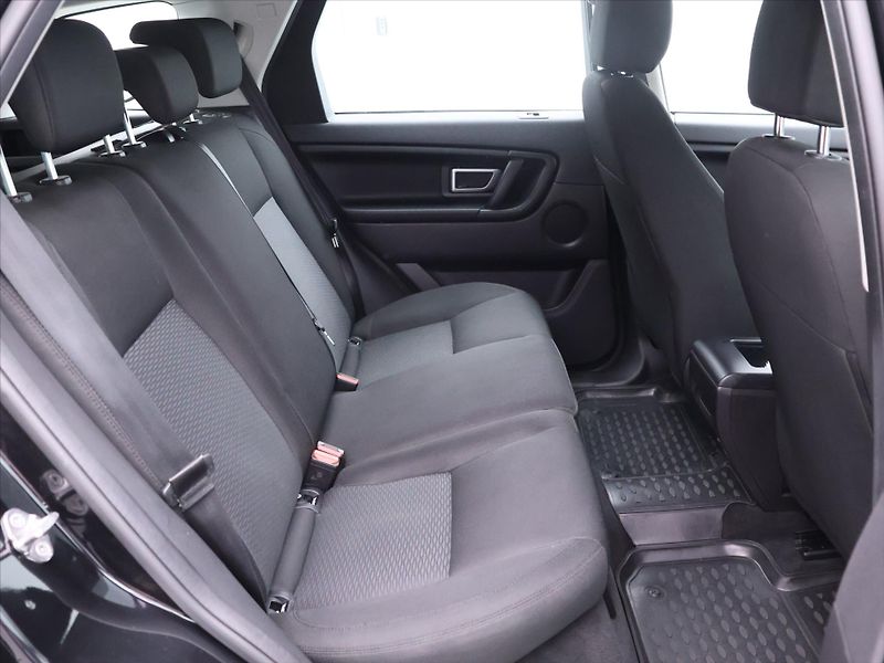 Land Rover Discovery 2,0 L TD4 110kW 4WD limatizace - fotka 12 z 30