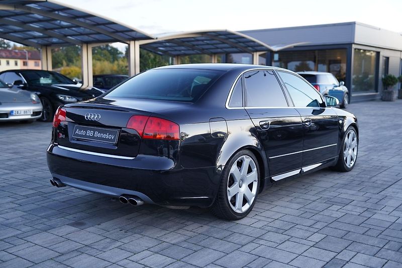 Audi S4 B7 V8 253kW/BOSE/RECARO/MAX VÝ - fotka 6 z 50