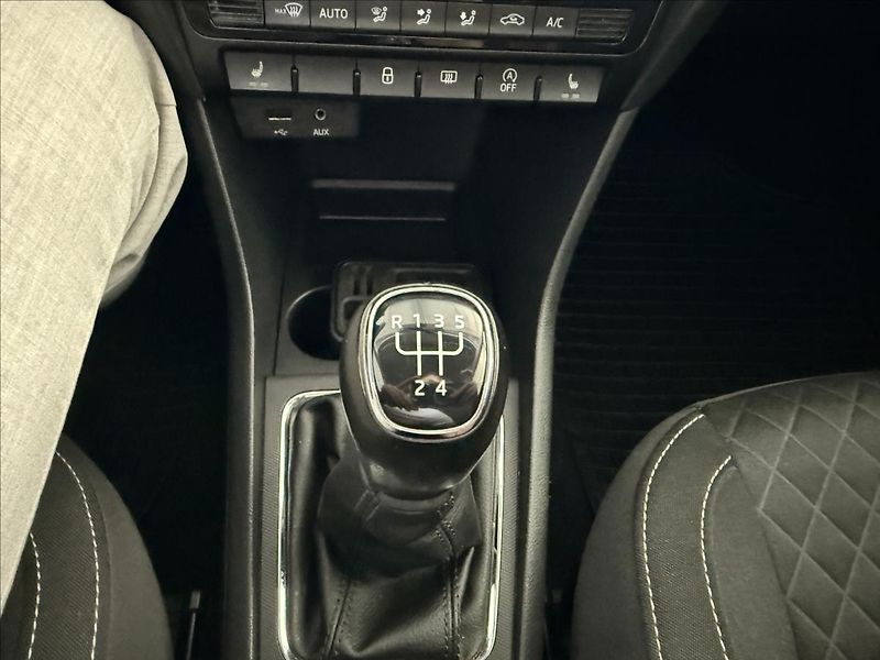 Škoda Rapid 1,2   TSI,DRIVE,SERVISKA,1.MAJ - fotka 19 z 23