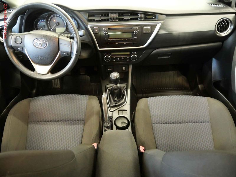 Toyota Auris (2013) 1.3i, ČR - fotka 8 z 20