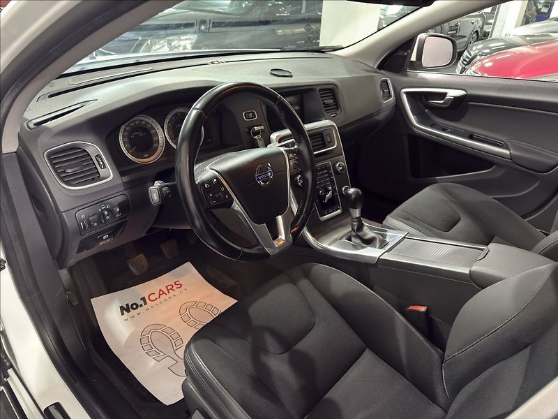 Volvo S60 1,6   T3 SUMMUM XENON BLIS - fotka 8 z 33