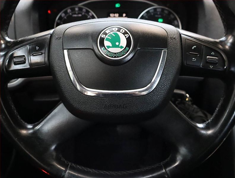 Škoda Octavia (2011) 2.0 TDI, Automat, nová STK - fotka 16 z 17