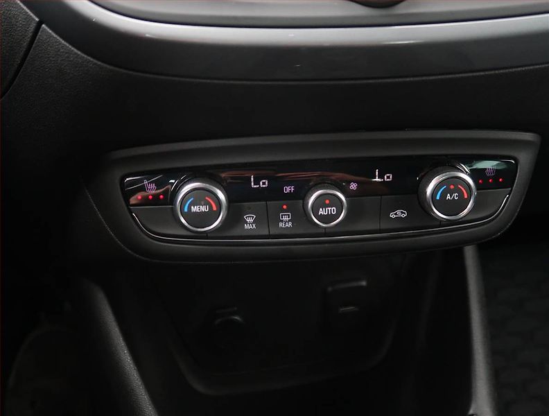 Opel Crossland X (2022) Elite 1.2 Turbo, Serv.kniha - fotka 17 z 21