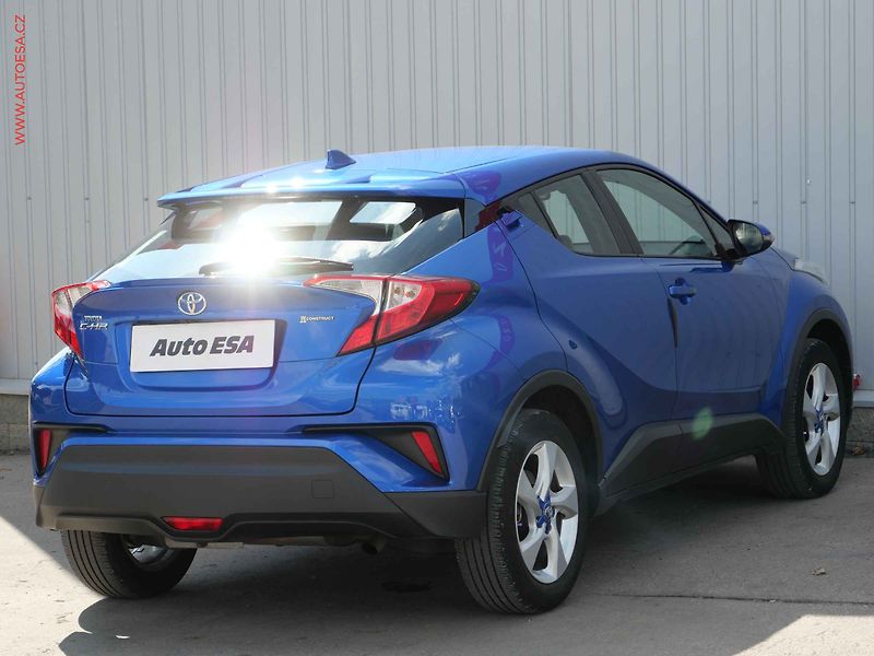 Toyota C-HR (2017) 1.2 T, 1.maj,ČR, Active - fotka 4 z 27