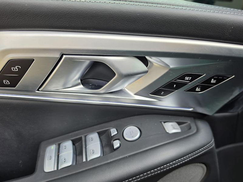 BMW XM (2024) 50e záruka + servis - fotka 18 z 33