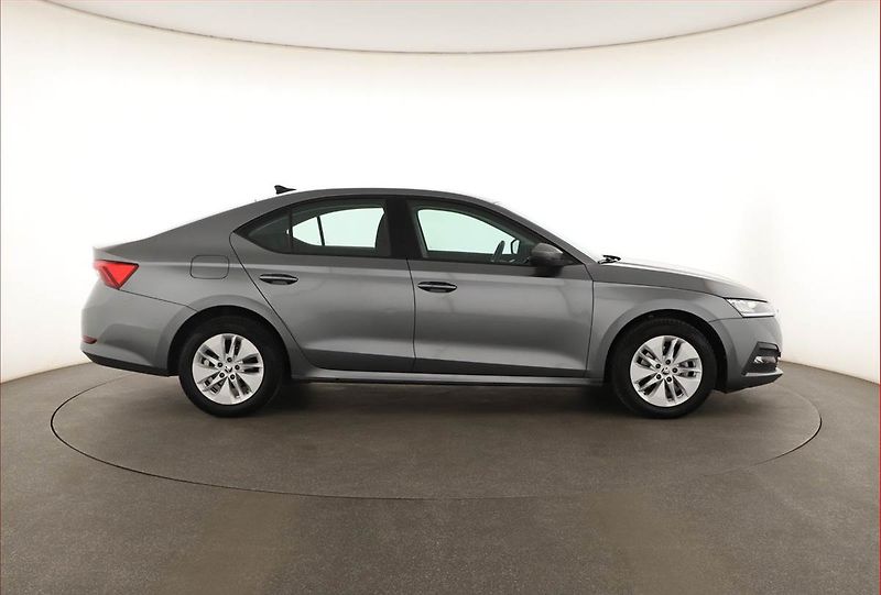 Škoda Octavia (2023) Ambition 1.0 TSI e-tec - fotka 6 z 20