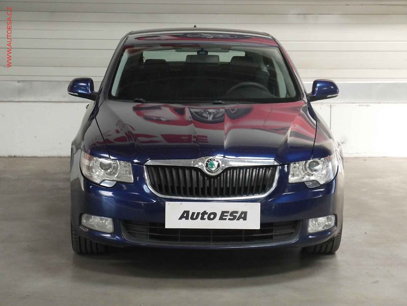 Škoda Superb (2011) 2.0 TDi, AC, STK4/28 - fotka 2 z 15