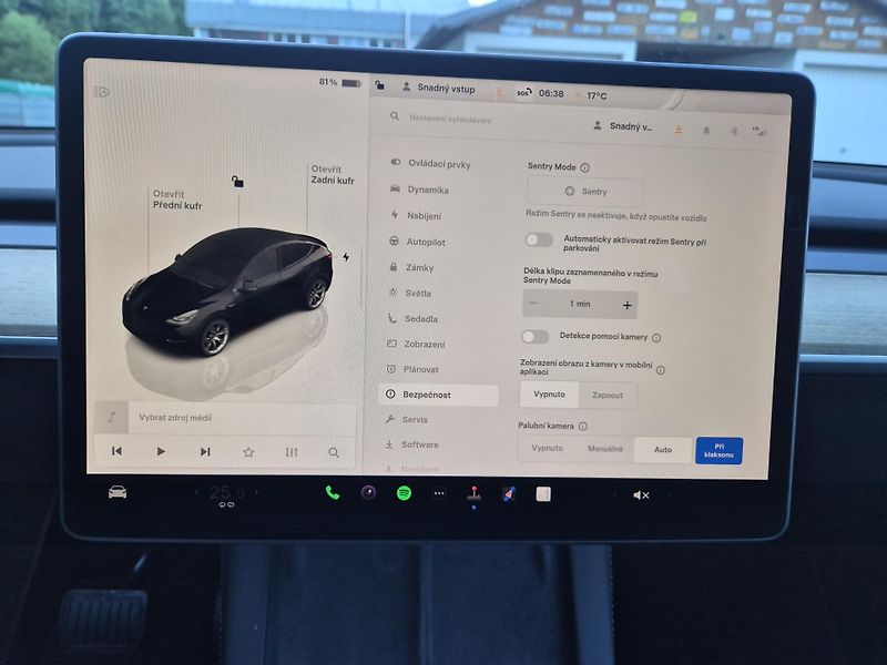 Tesla Model Y RWD 220kw 19ALU SOH 95% - fotka 26 z 49