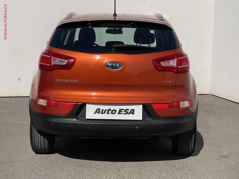 Kia Sportage (2010) 2.0CRDi AWD, Xenon, park - fotka 5 z 16