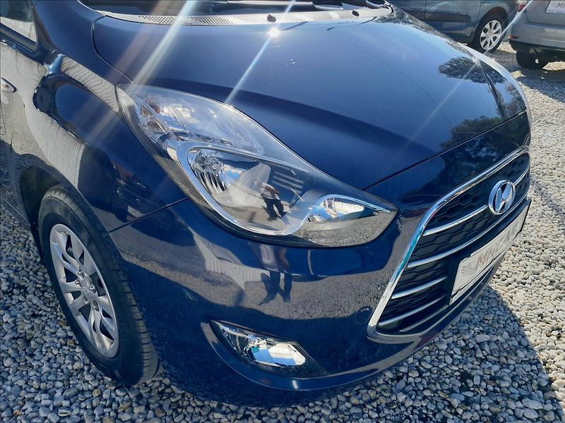Hyundai ix20 1,6i 91kW 38 000km - fotka 11 z 54