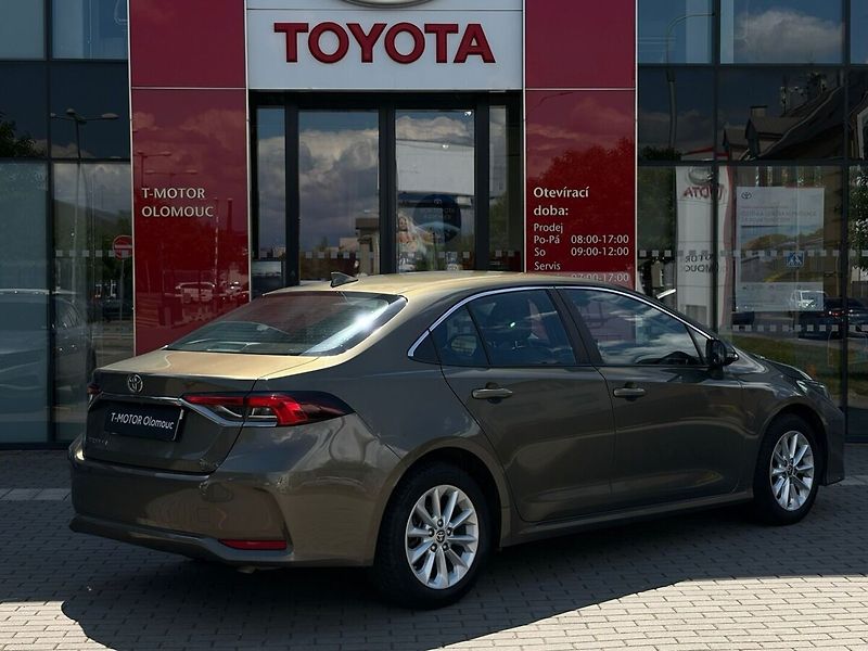 Toyota Corolla 1.5 Comfort - fotka 3 z 14