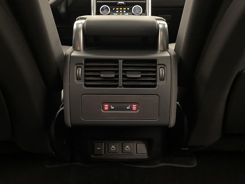 Land Rover Discovery D250 R-DYNAMIC SE AWD AUT 7m - fotka 30 z 52