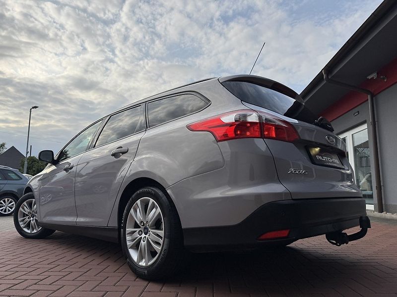 Ford Focus (2011) 1.6Ti-VCT Klima Parkování - fotka 47 z 48