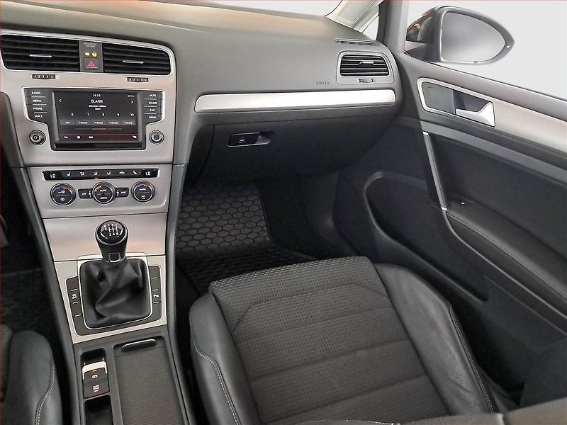 Volkswagen Golf (2015) 1.2 TSI, Kůže, Bi-Xenony - fotka 8 z 20