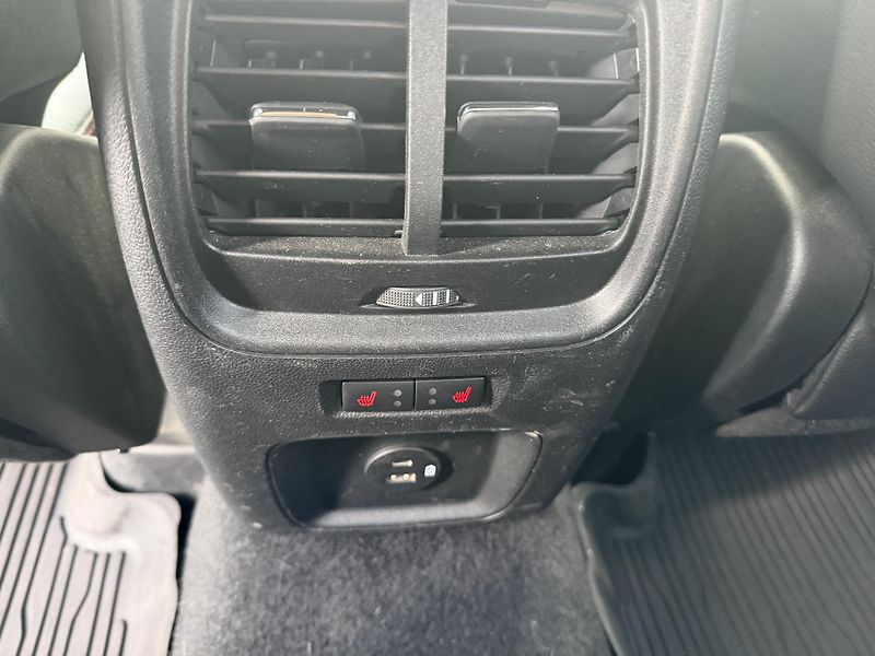 Ford Kuga 2.0TDCi ST-LINE  -  140kw - fotka 13 z 25