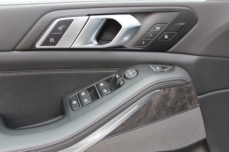 BMW X5 xDrive30d Mpaket vzduch - fotka 10 z 27