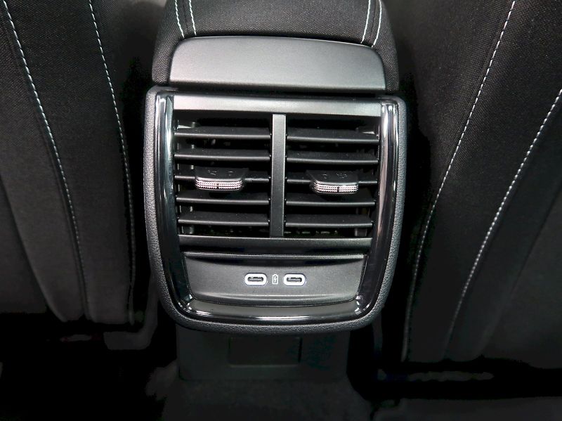 Škoda Kamiq (2026) MONTE CARLO 1.5TSI 110KW DSG P - fotka 37 z 38