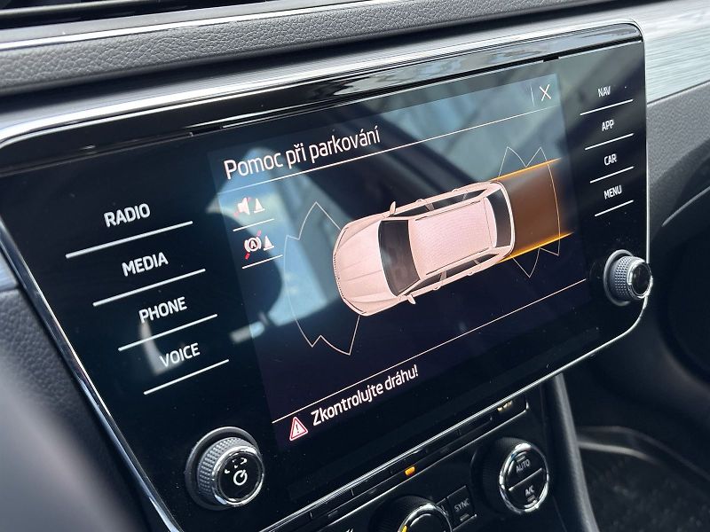 Škoda Superb (2023) Combi 2.0 TDI DSG Ambition - fotka 12 z 33