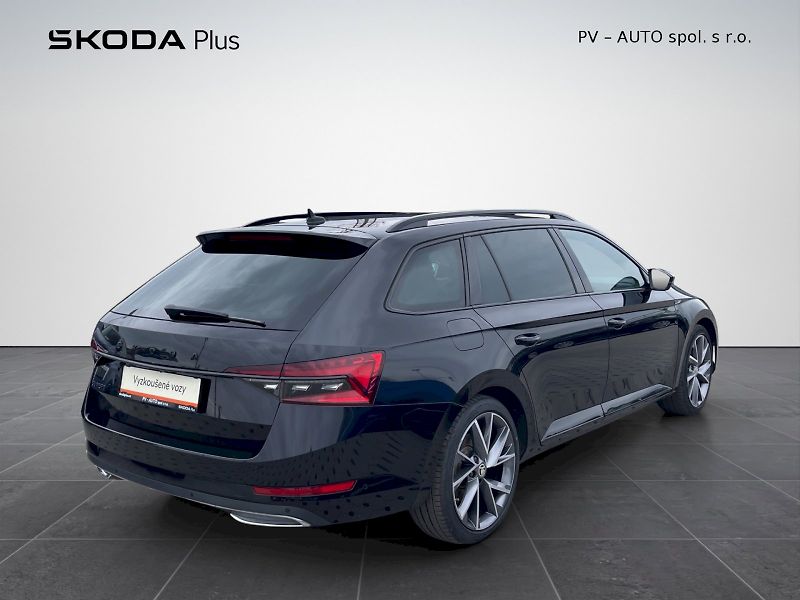 Škoda Superb (2022) Sportline 2.0 TDI 147kW DSG - fotka 2 z 35