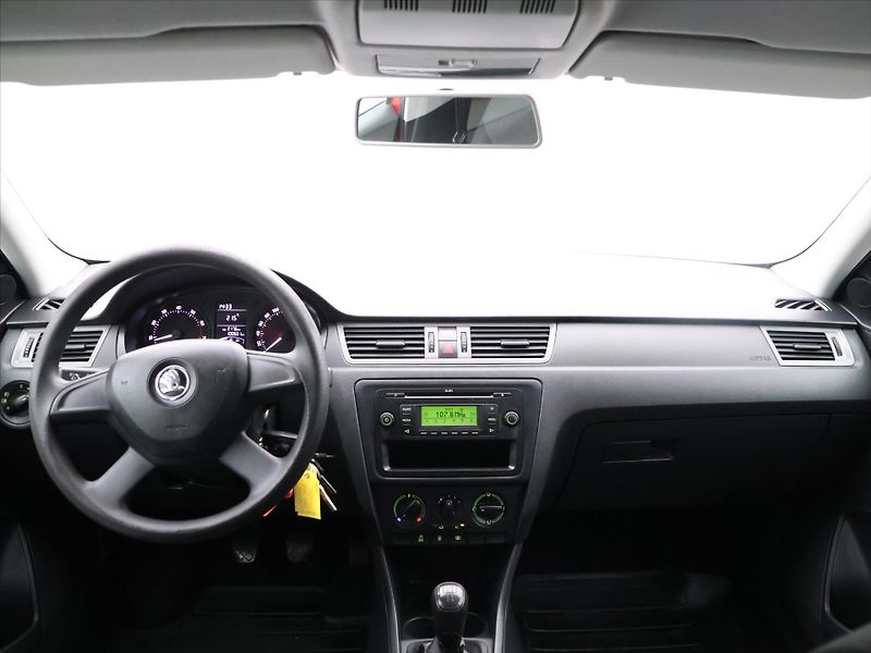 Škoda Rapid 1,2 TSI Klima Tažné CZ 1.Maj - fotka 18 z 25