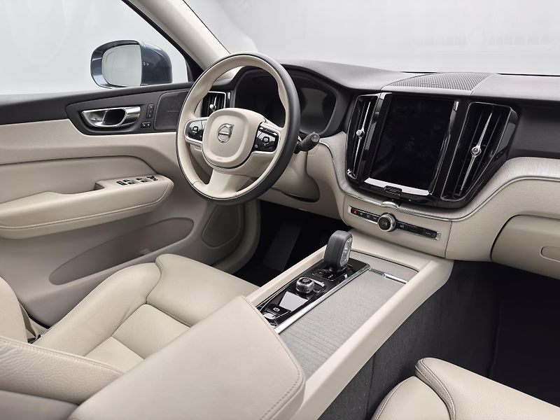 Volvo XC60 B4 AWD BRIGHT PLUS CZ 1.maj - fotka 28 z 51