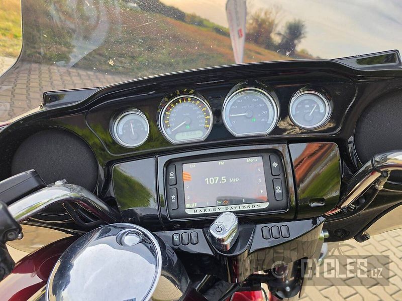 Harley-Davidson FLHTK Electra Glide Ultra Limited 1690 (2017) - fotka 21 z 22