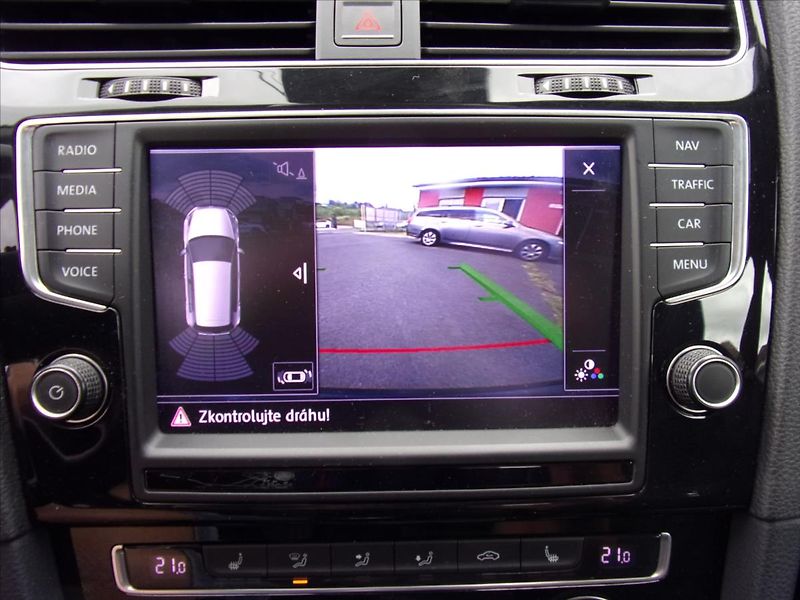 Volkswagen Golf 1,4 TSI Highline Webasto 103kW - fotka 21 z 31