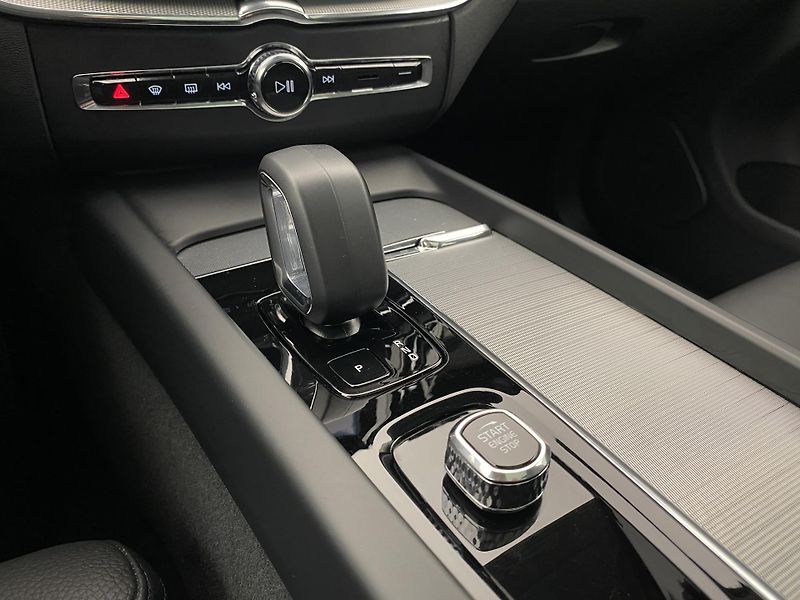 Volvo XC60 T6 AWD PLUG-IN PLUS DARK - fotka 24 z 54