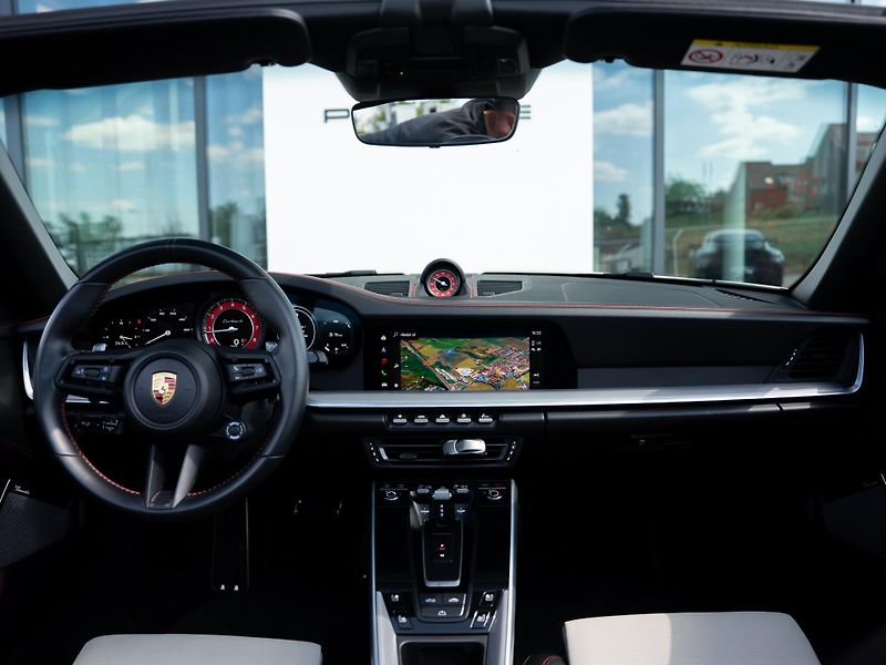 Porsche 911 Turbo S Cabriolet - fotka 18 z 29