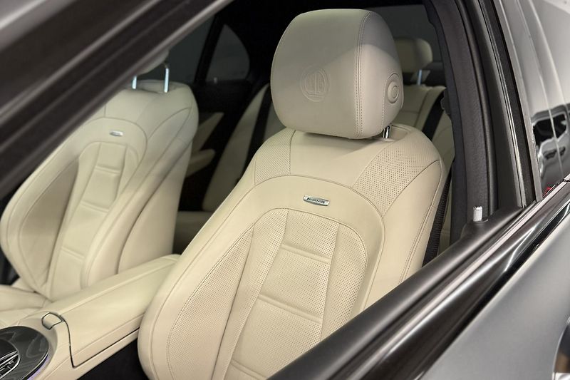 Mercedes-Benz Třídy E (2021) E 63s AMG 4Matic+ V8 Biturbo - fotka 15 z 124