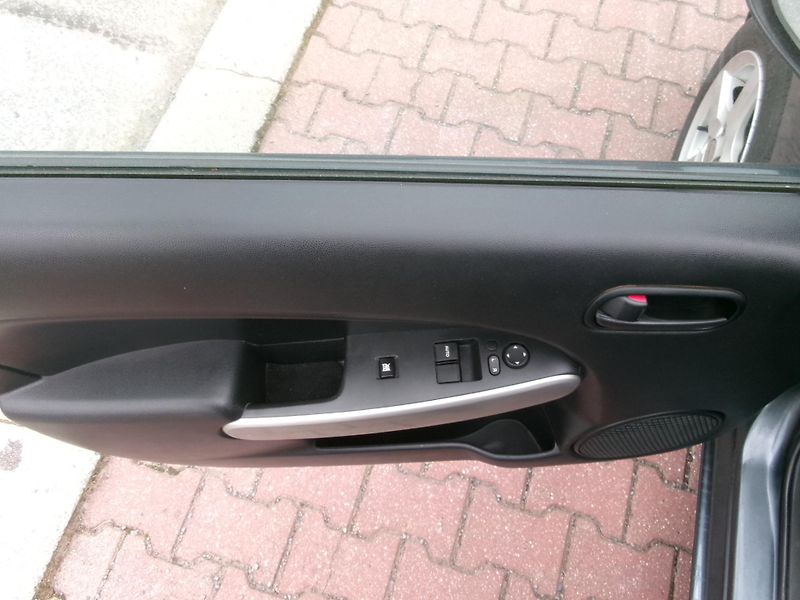 Mazda 2 (2012) 1,3i KLIMA 1.MAJ - fotka 19 z 26