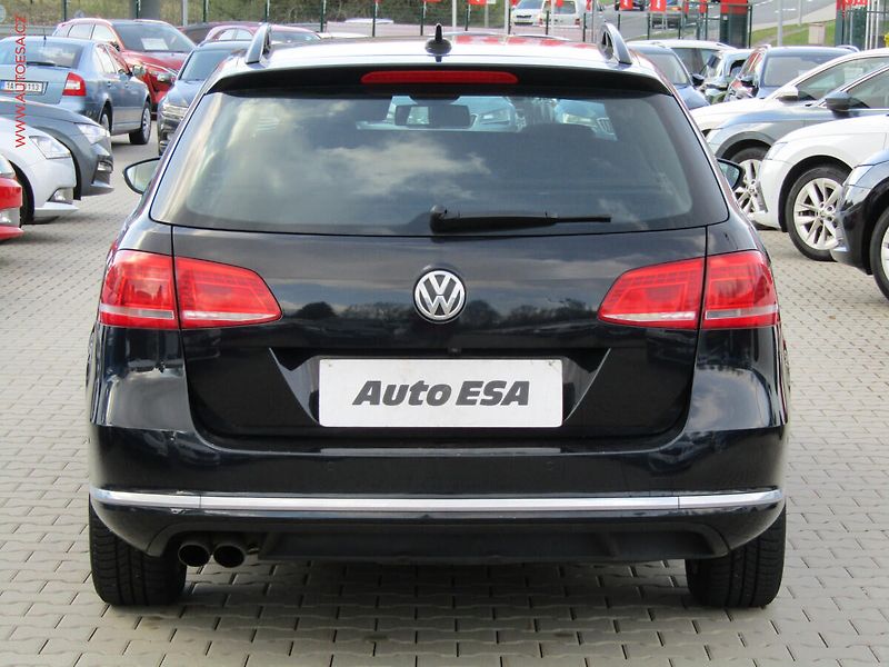 Volkswagen Passat (2014) 2.0TDi, Xenon, panor - fotka 5 z 19