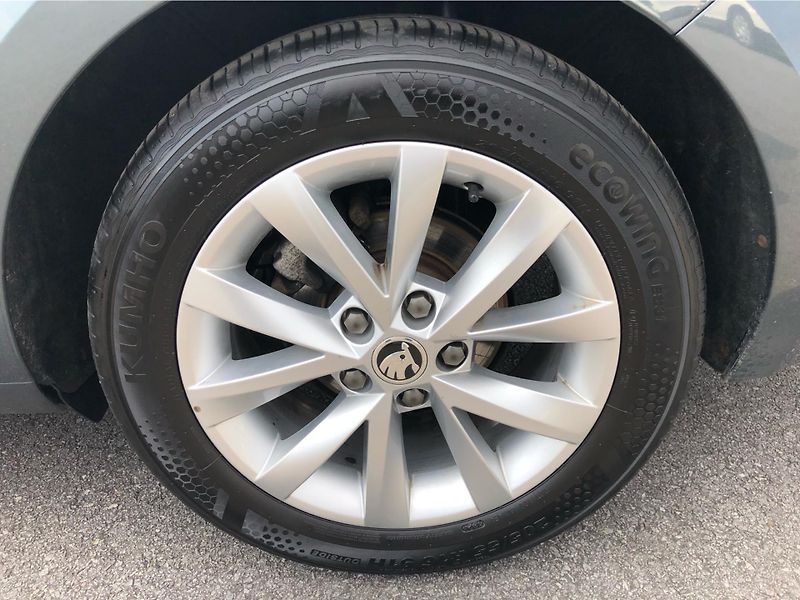 Škoda Octavia COMBI 1.6 TDi STYLE - fotka 14 z 30
