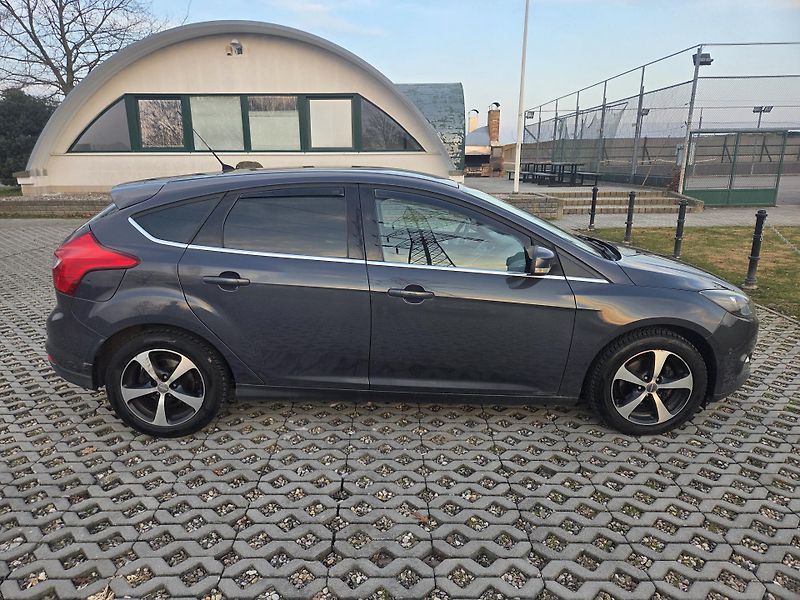 Ford Focus 1.0 ecoboost 74 kW, top stav - fotka 4 z 23