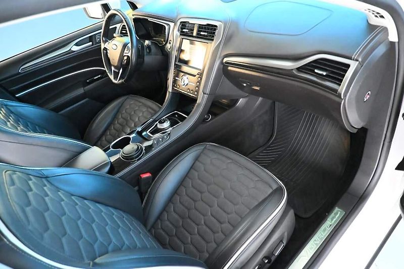 Ford Mondeo (2021) 2.0 VIGNALE 140 KW LED ACC Mas - fotka 10 z 39